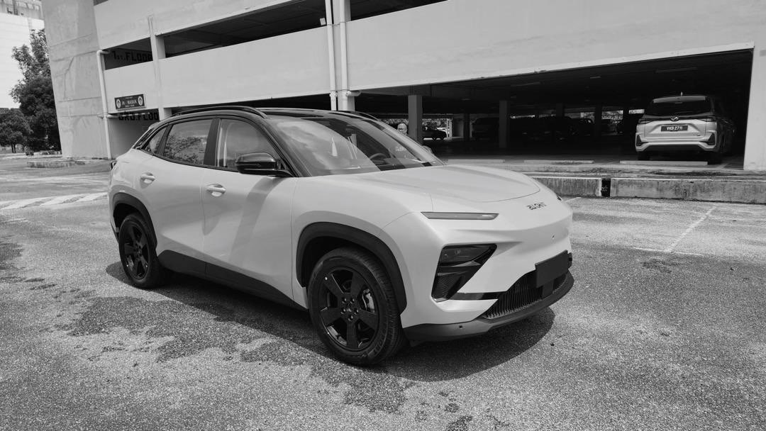 2U.CHAT SUV — front quarter